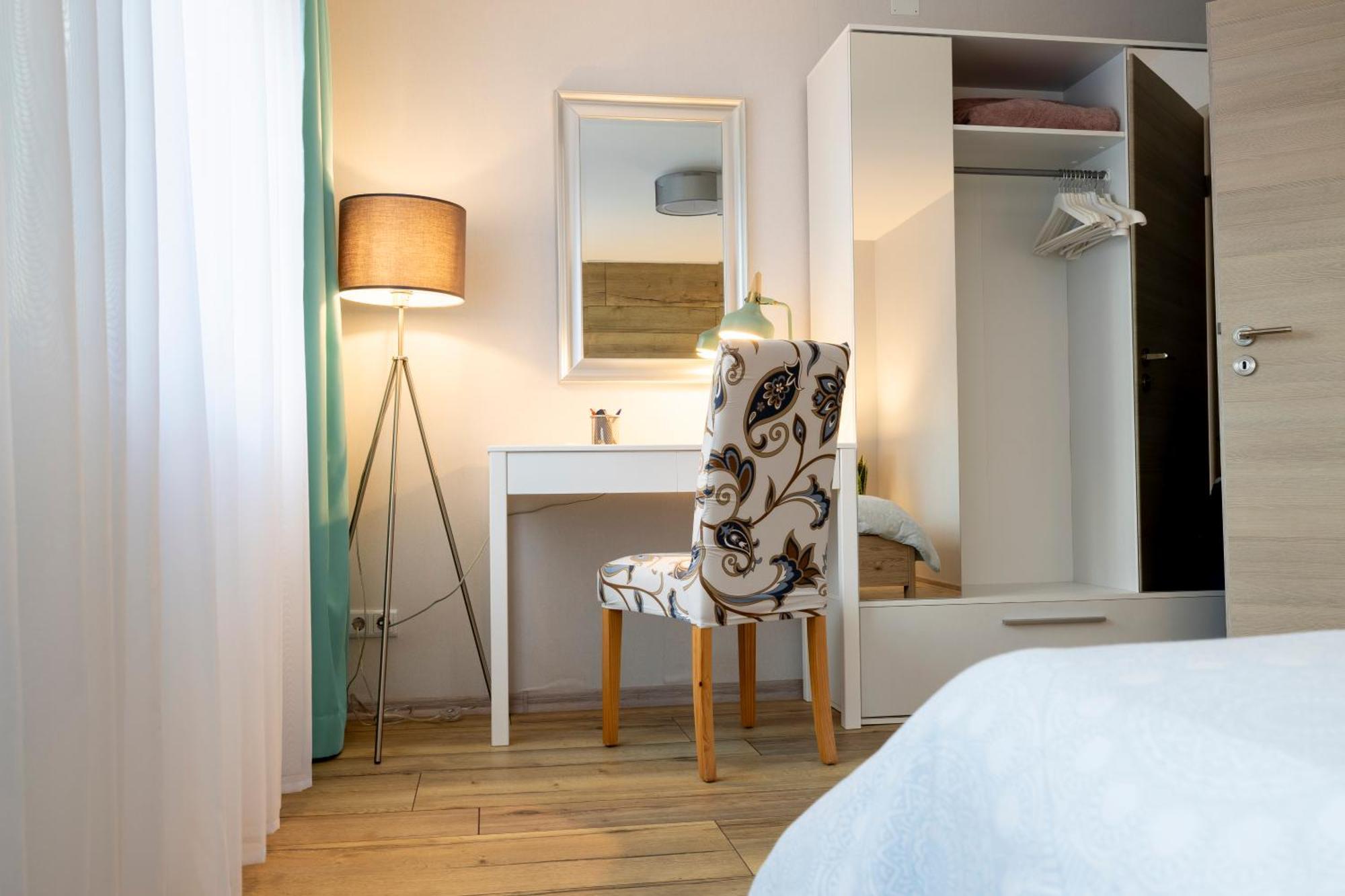 Design Apartment- 24H Self-Check-In - Bis 4 Pers - Parkplatz - Wifi - Balkon -Terrasse - In Direkter Weihernaehe - Radwege Schiffweiler Екстериор снимка