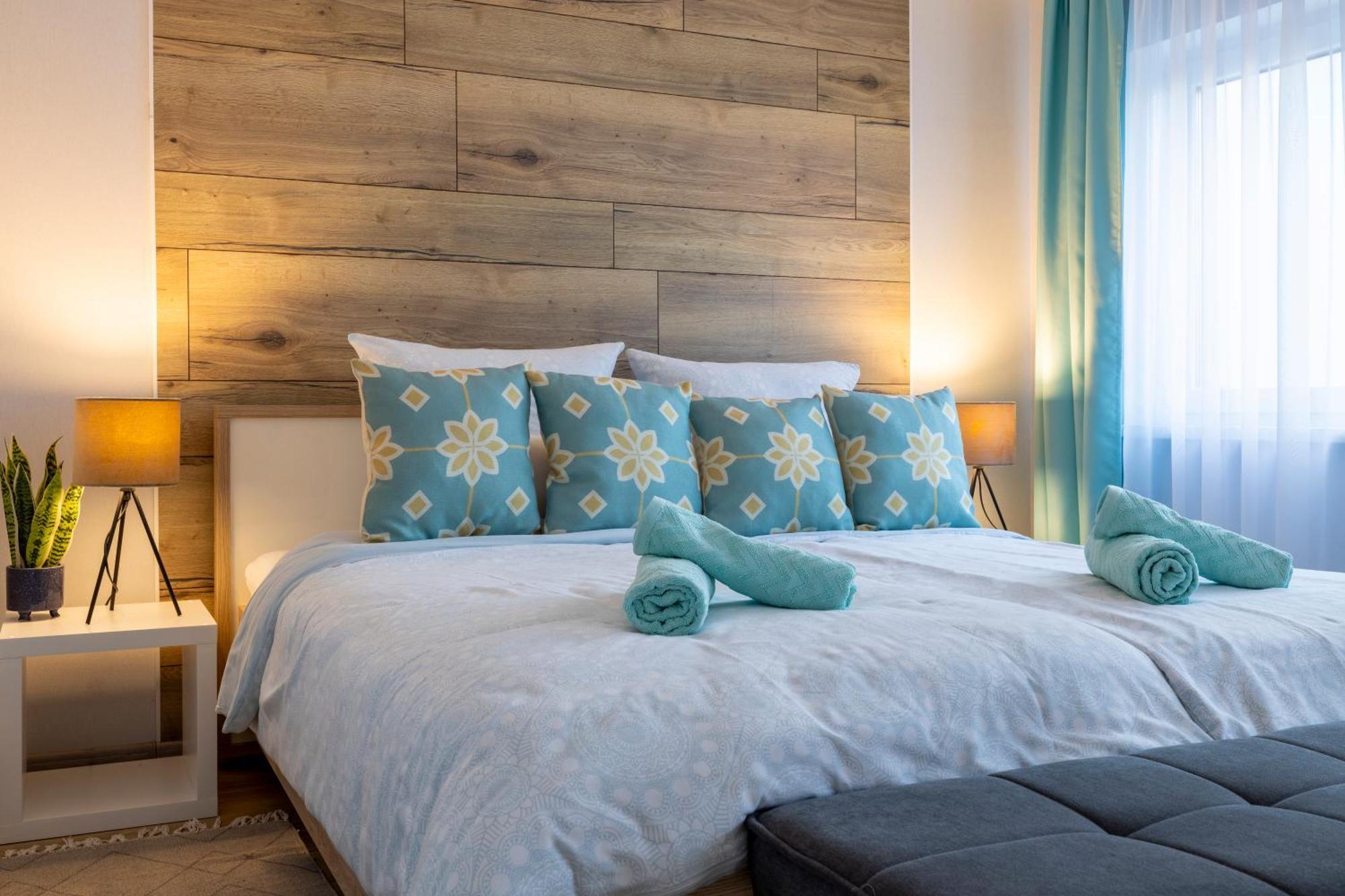 Design Apartment- 24H Self-Check-In - Bis 4 Pers - Parkplatz - Wifi - Balkon -Terrasse - In Direkter Weihernaehe - Radwege Schiffweiler Екстериор снимка