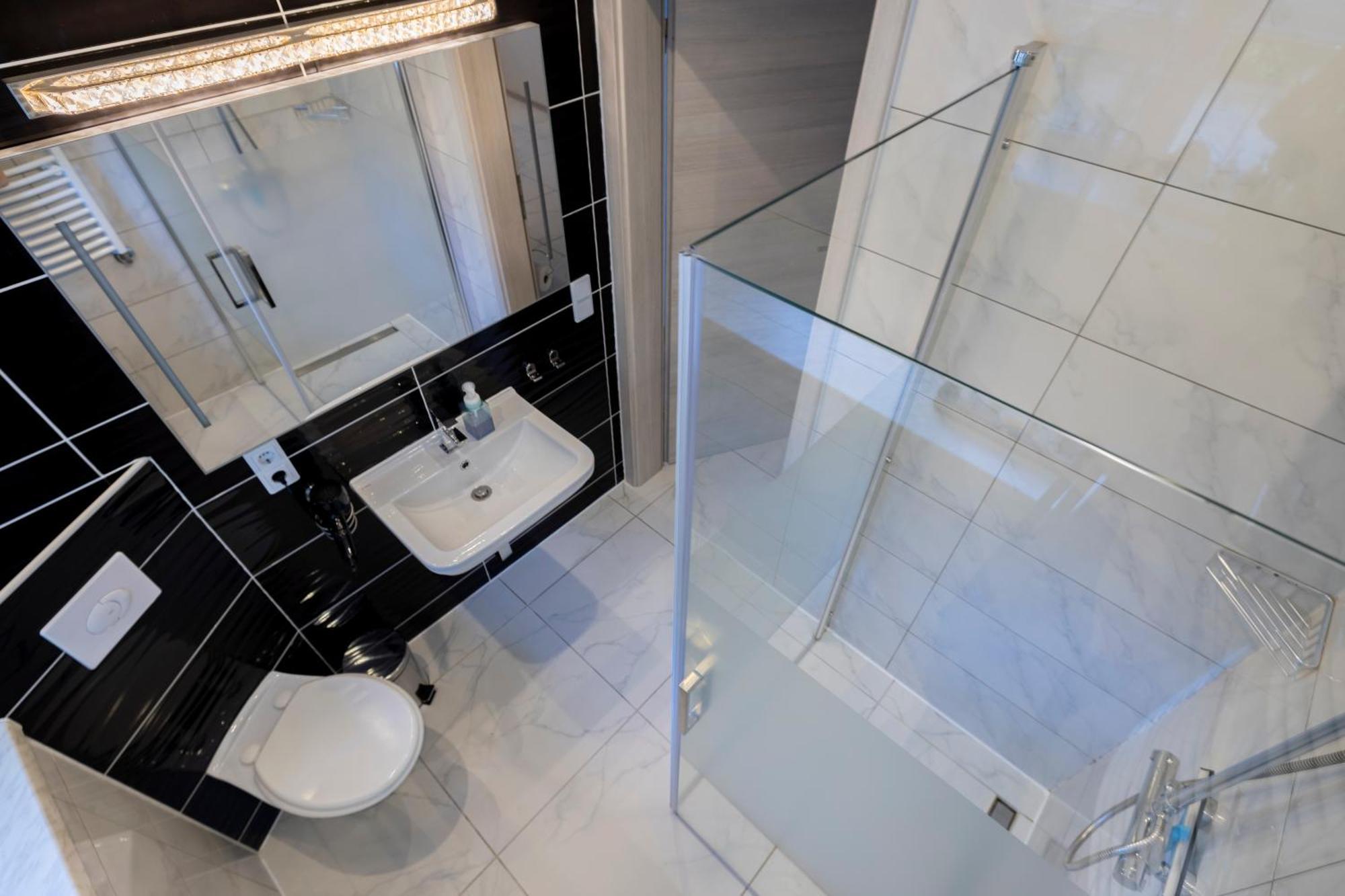 Design Apartment- 24H Self-Check-In - Bis 4 Pers - Parkplatz - Wifi - Balkon -Terrasse - In Direkter Weihernaehe - Radwege Schiffweiler Екстериор снимка