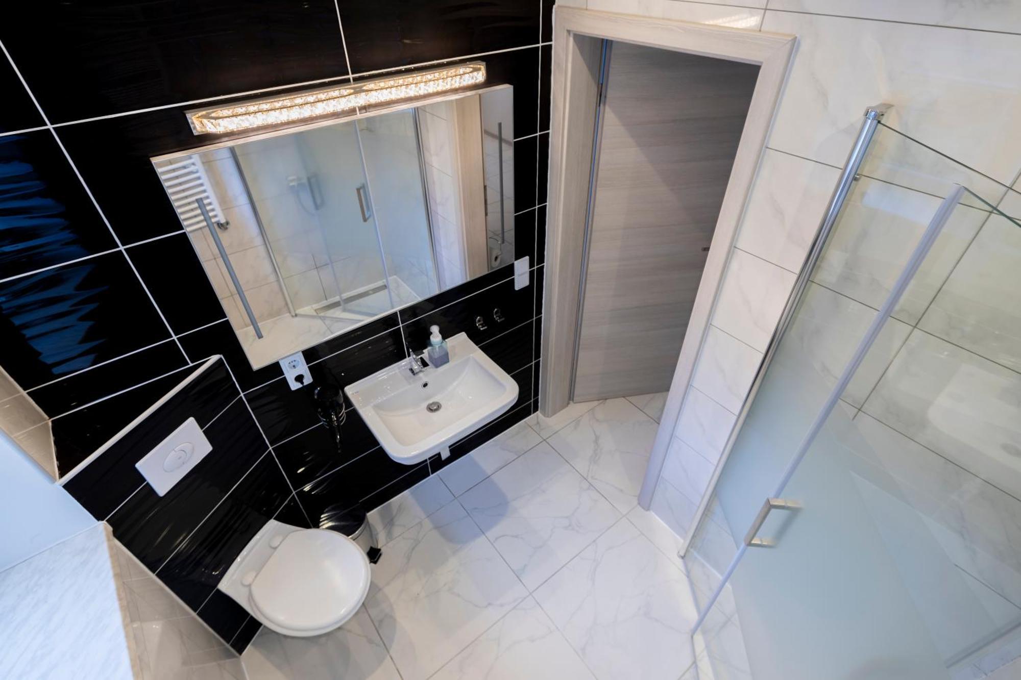 Design Apartment- 24H Self-Check-In - Bis 4 Pers - Parkplatz - Wifi - Balkon -Terrasse - In Direkter Weihernaehe - Radwege Schiffweiler Екстериор снимка