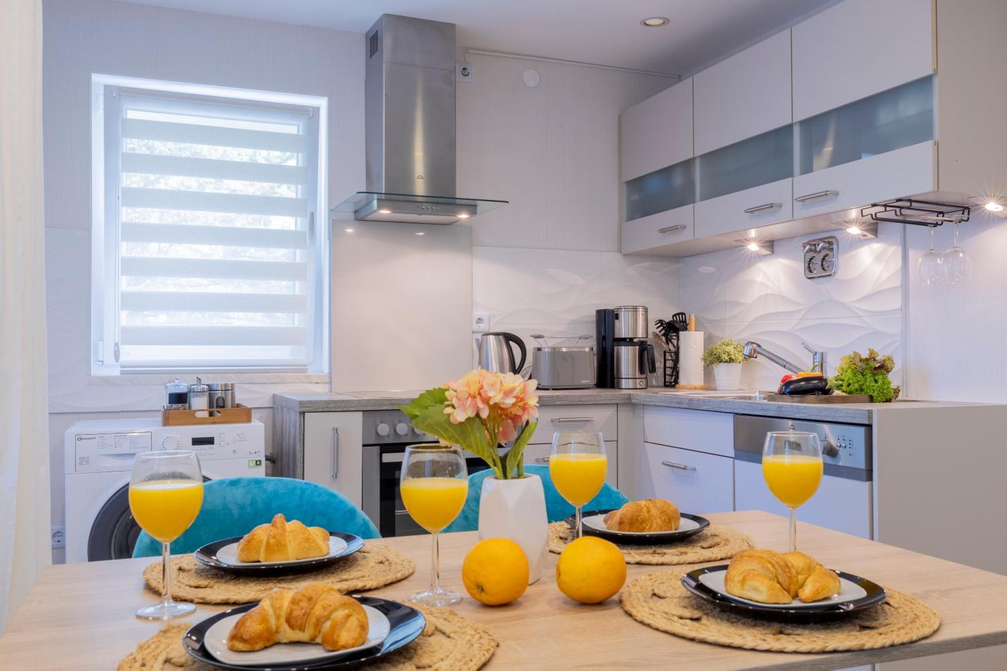 Design Apartment- 24H Self-Check-In - Bis 4 Pers - Parkplatz - Wifi - Balkon -Terrasse - In Direkter Weihernaehe - Radwege Schiffweiler Екстериор снимка